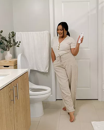 Image of Social Influencer, Corinth Suarez with her TOTO WASHLET